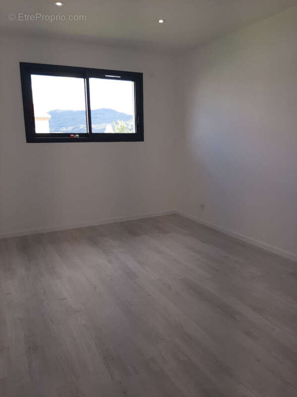 Maison à LES MARTRES-DE-VEYRE