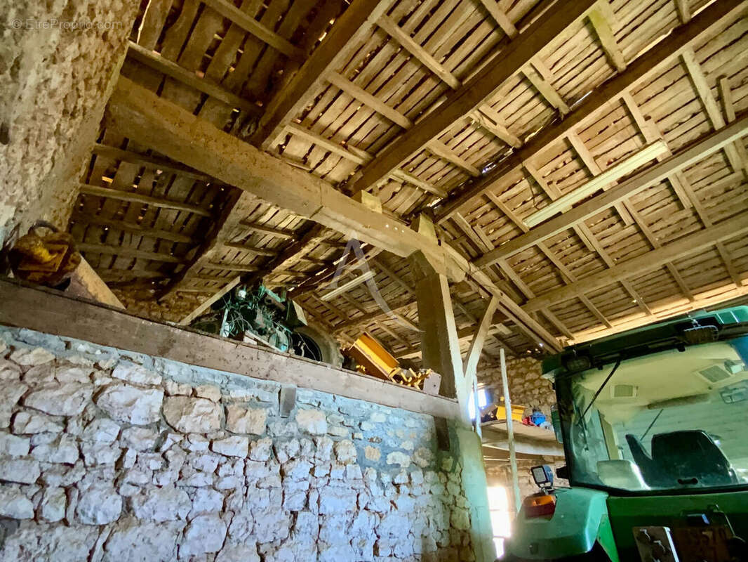 Maison à SAINT-GENIS-DE-SAINTONGE