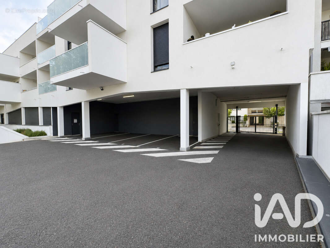 Parking 13 m² à Saint-Sebastien-Sur-Loire  - photo 5