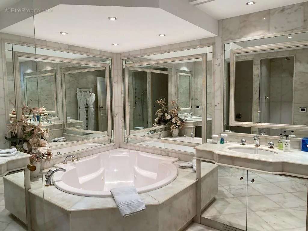 Cannes Croisette magnifique appartement 3 pièces vue mer - photo 8