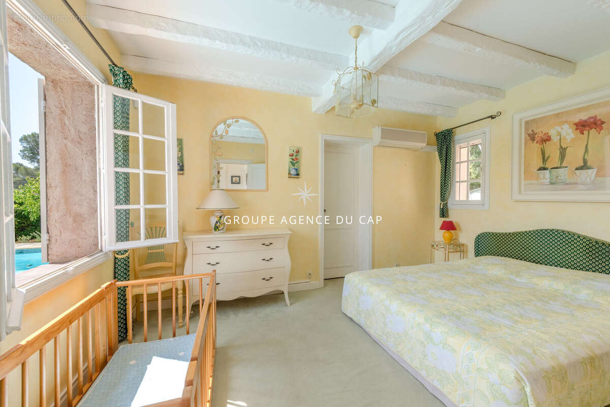 Villa familiale avec piscine à quelques pas de la mer et du centre de boulouris - photo 11