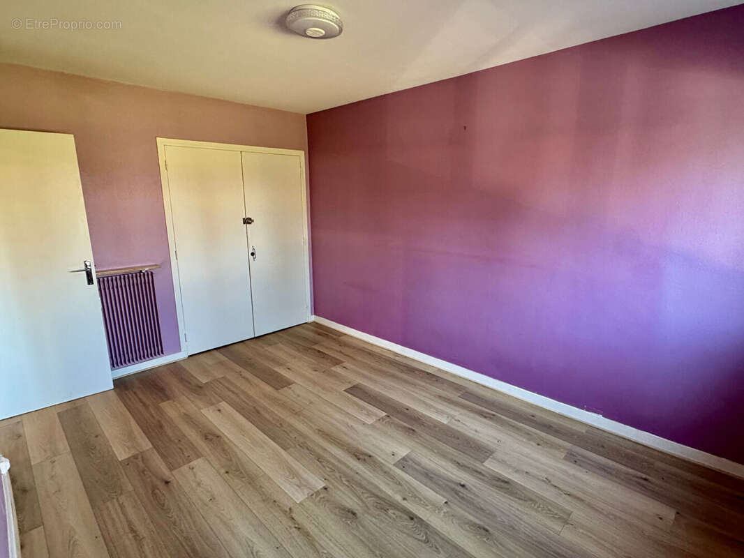 CEBAZAT / Appartement à vendre en centre-ville de type F3 avec balcon ! - photo 8
