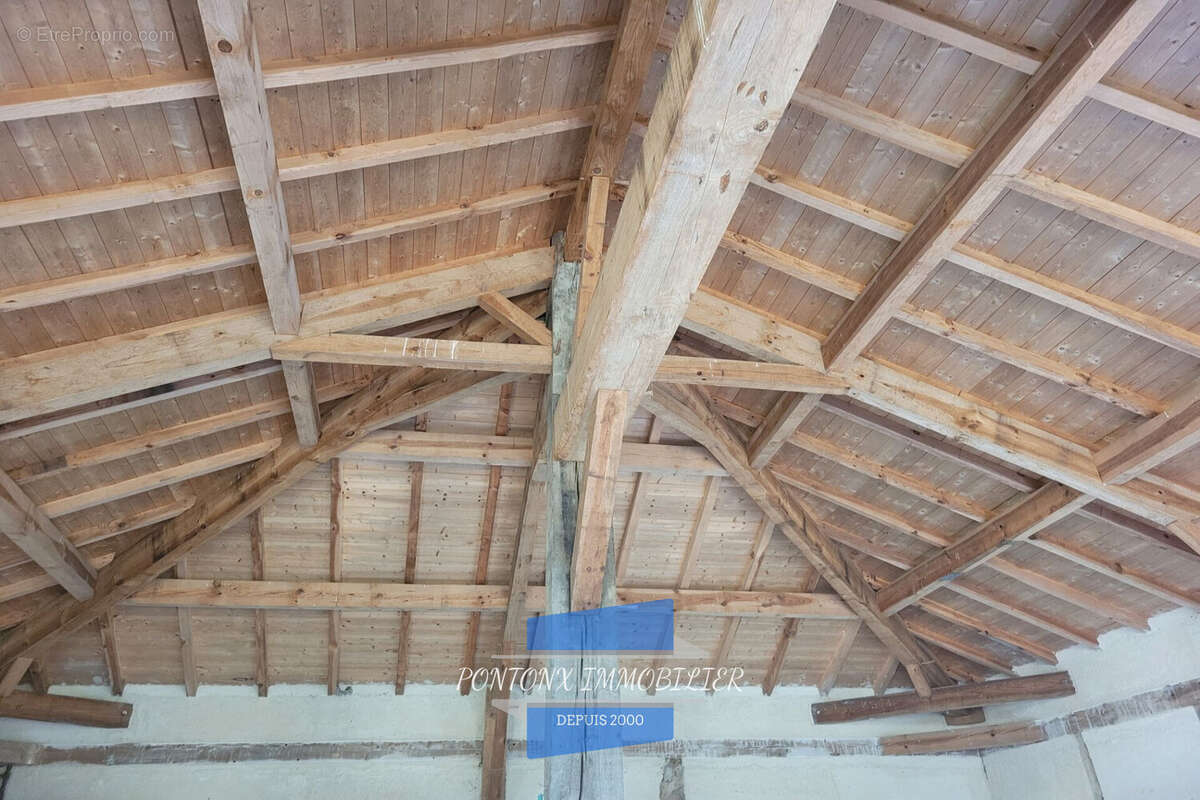 Maison à LALUQUE