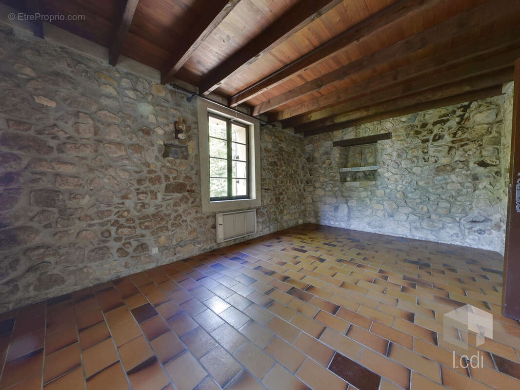 Maison à MIRMANDE