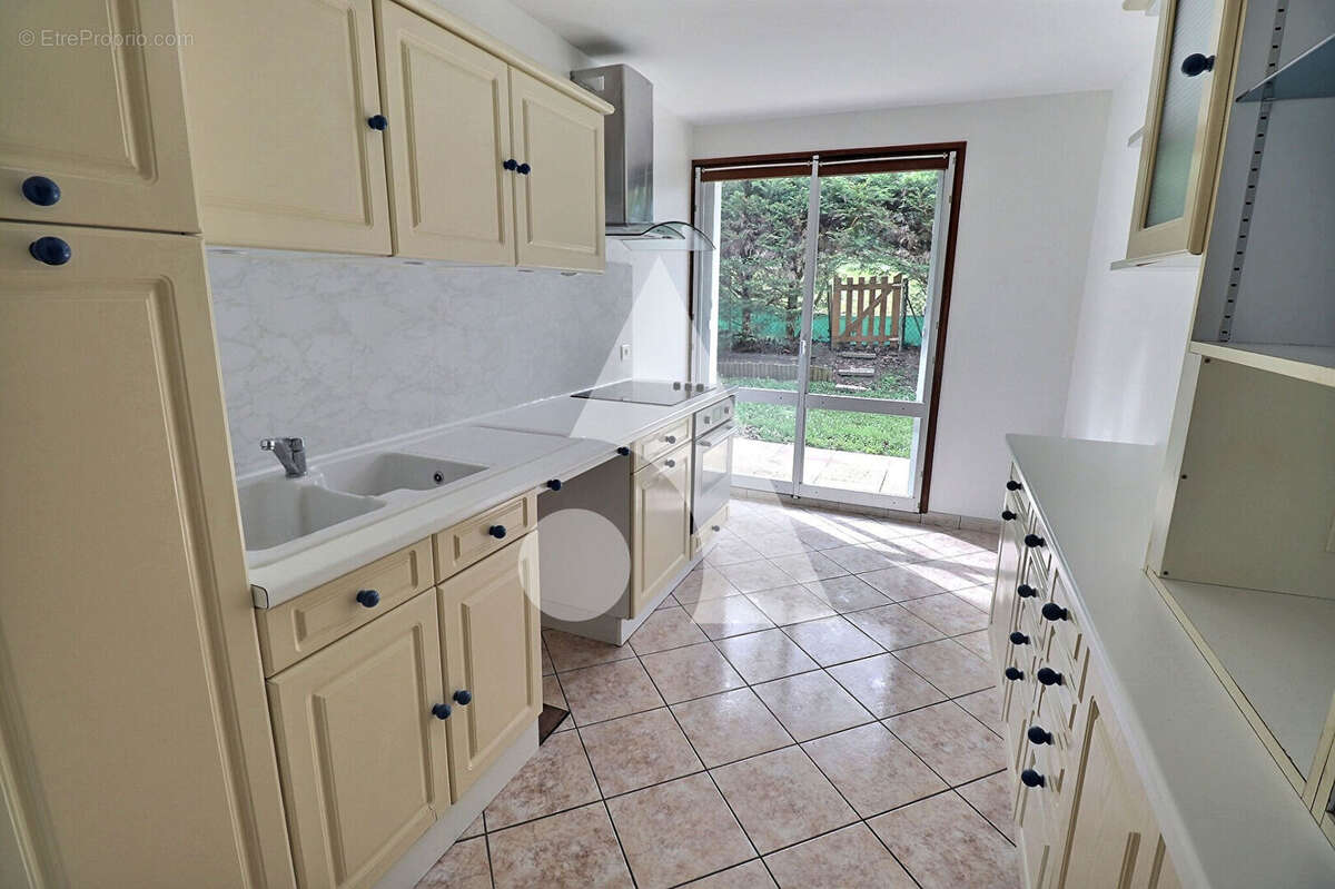 Appartement à MERY-SUR-OISE