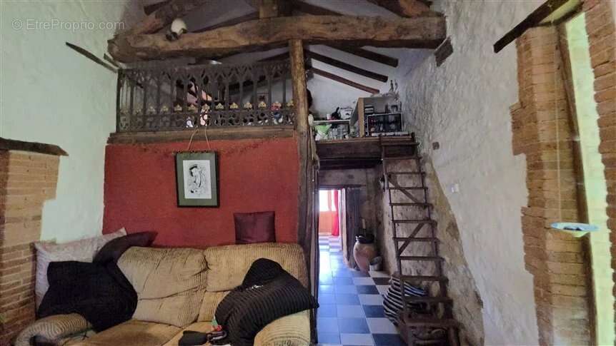 Maison à SAINT-MARTIAL-SUR-ISOP