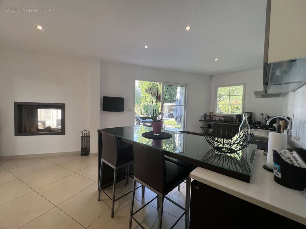 Maison 206 m² à Saint-Cyr-Sur-Loire  - photo 8