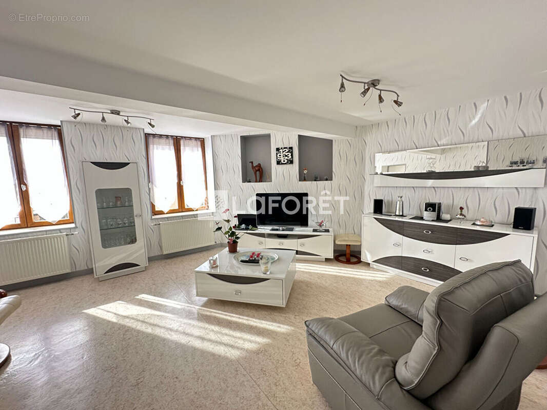 Immeuble de caractère avec 600 m² exploitables et fort potentiel - photo 2