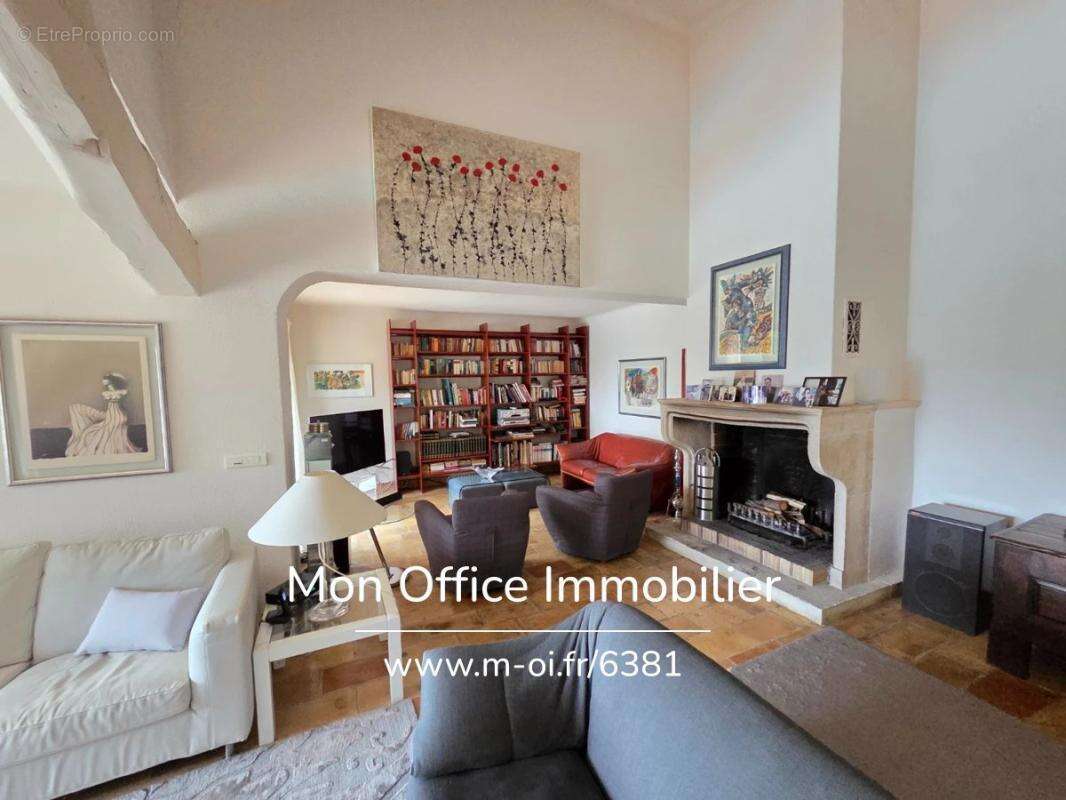 Référence : 6381-NGU. - Maison 12 pièces 376 m2 - photo 5