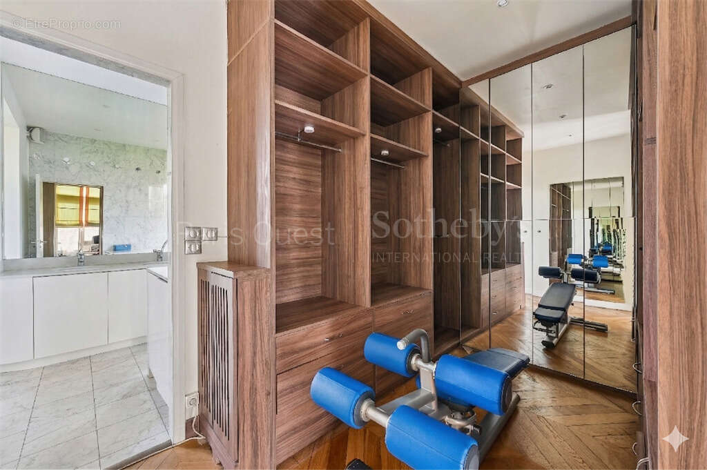 Appartement à PARIS-16E