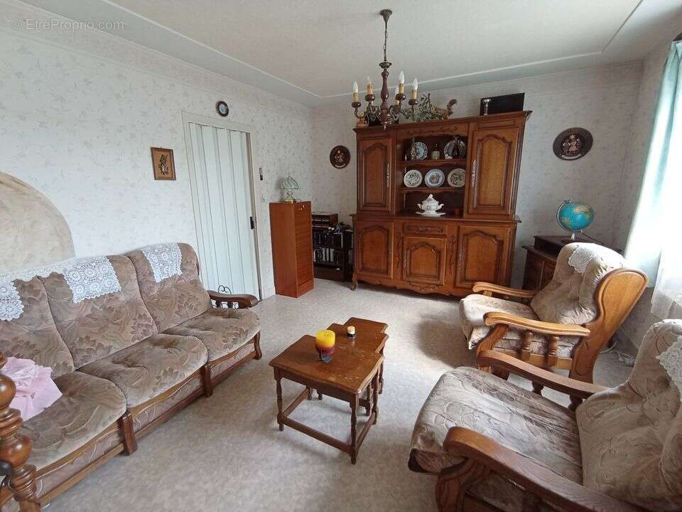 Maison à LE MAYET-DE-MONTAGNE