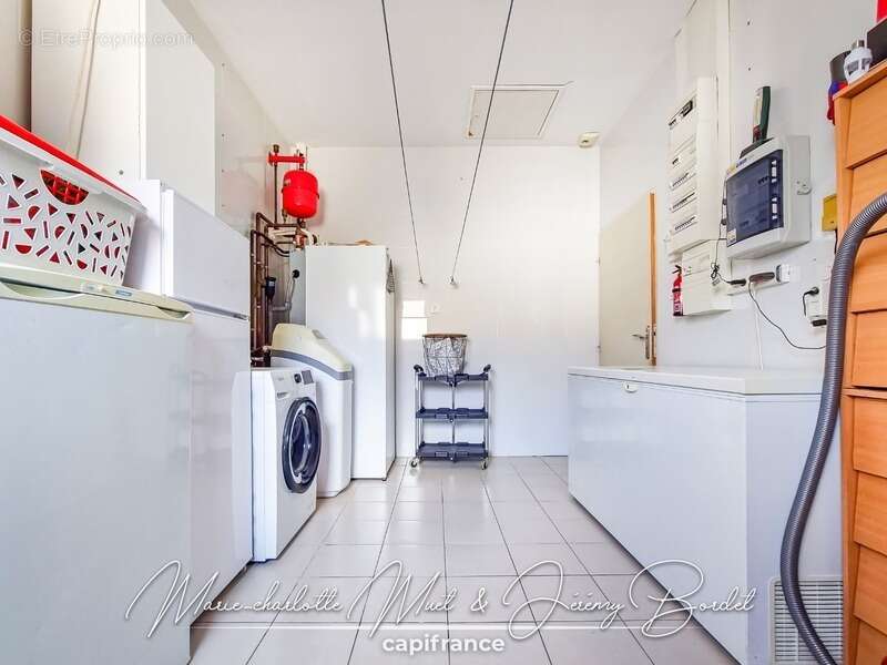 Grande maison familiale avec logement indépendant, garages et dépendances - photo 28