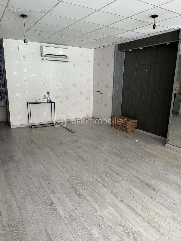 Commerce à MORESTEL