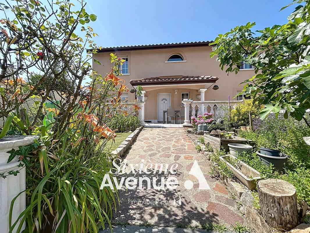 Maison à DECINES-CHARPIEU