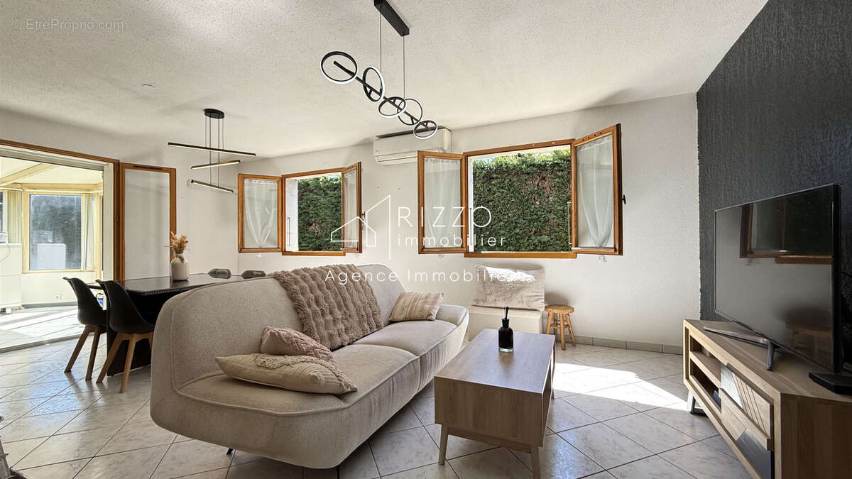 Maison à CESSY