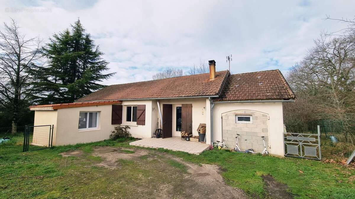 Maison à DOUVILLE