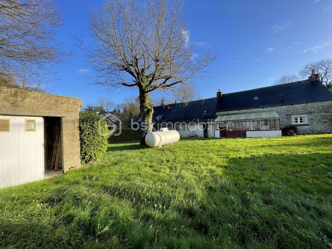 Maison à SAINT-SERVANT