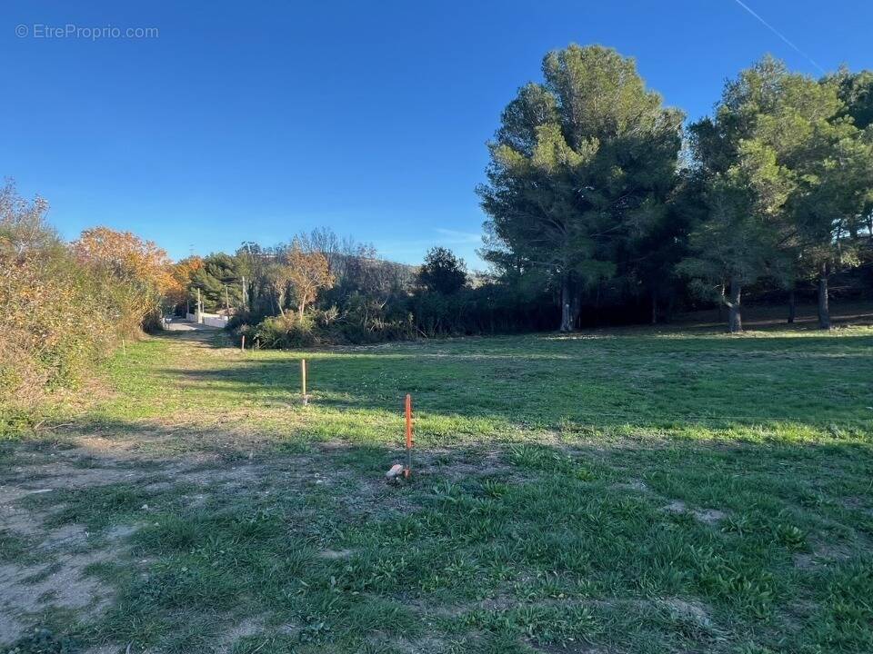 Terrain à EYGUIERES