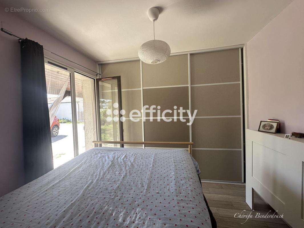 Maison à SAINT-CAPRAIS-DE-BORDEAUX