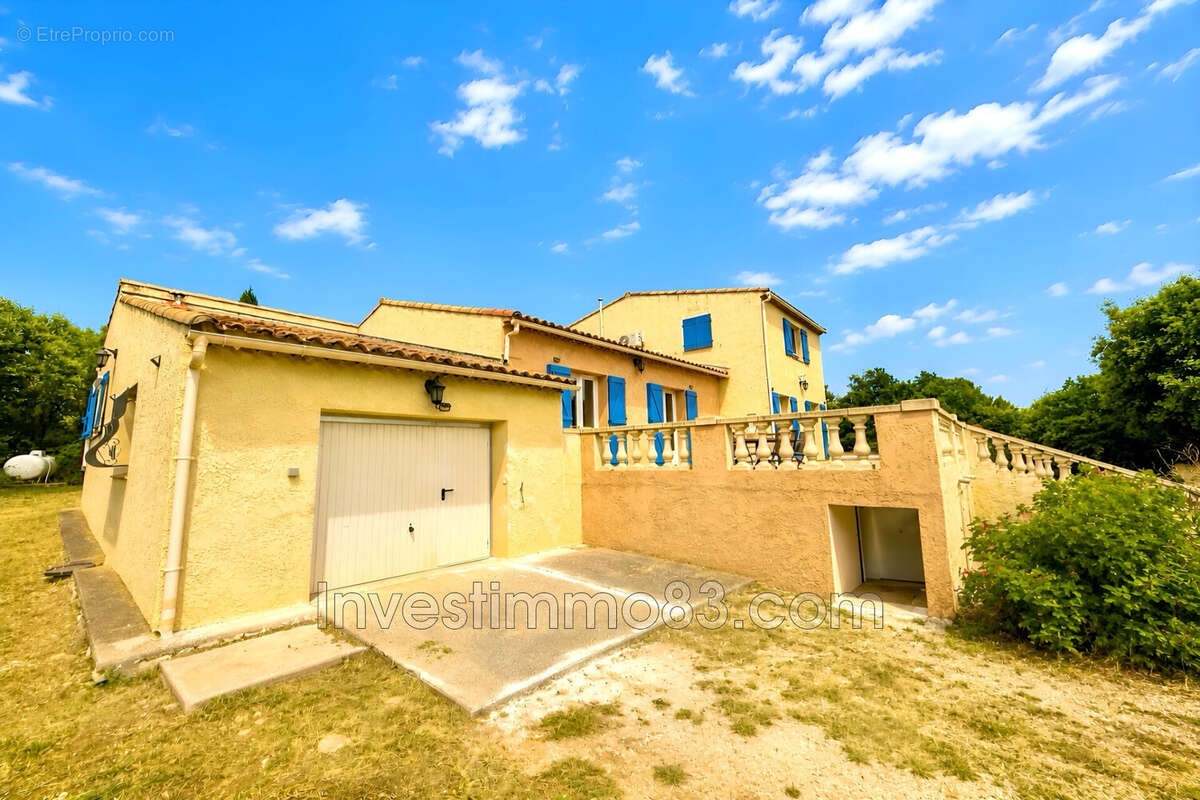 Maison 170 m² à Saint-Maximin-La-Sainte-Baume  - photo 2