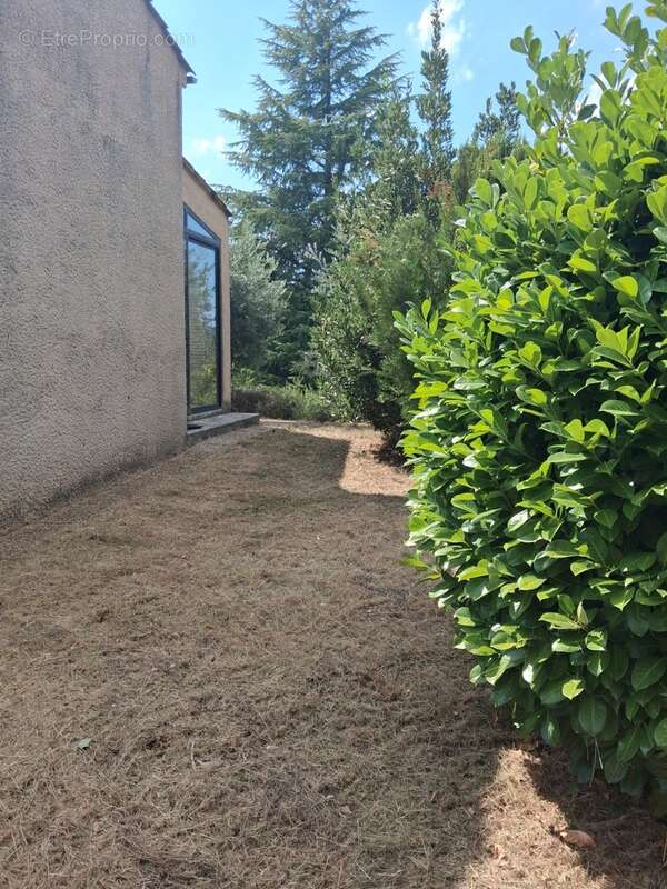 L'ESCALE – Maison individuelle avec véranda, garage et jardin arboré - photo 15