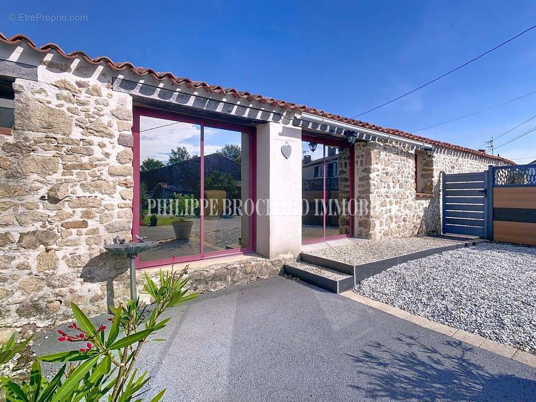 Maison à LE POIRE-SUR-VIE