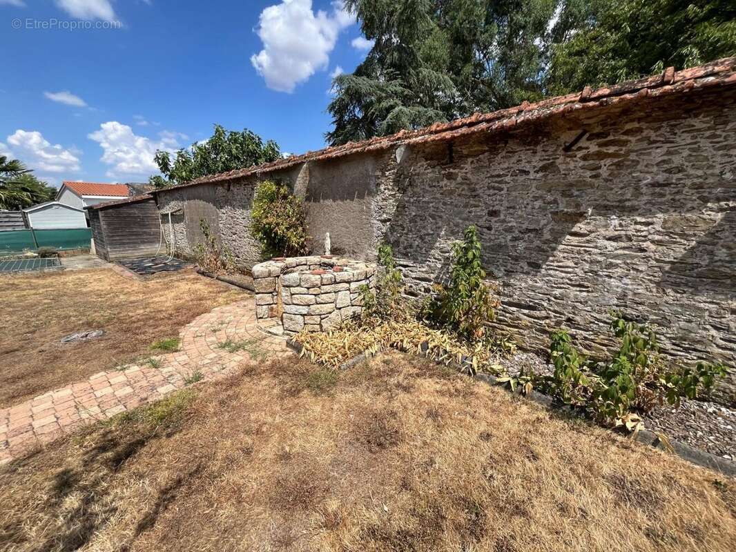 Pavillon familial au cur du bourg des Brouzils - photo 21