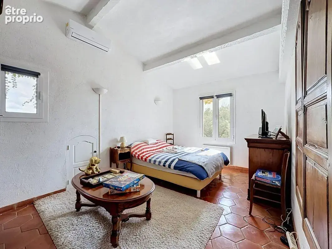 Grande maison familiale de charme avec piscine à débordement, terrasse en bois exotique et terrain arboré de 1 709 m² — Fréjus - photo 20