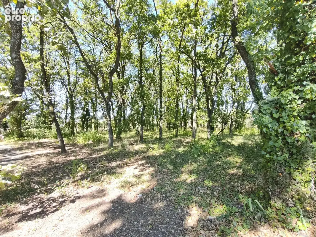 Photo Terrain à Aouste-Sur-Sye au prix de 132 000€