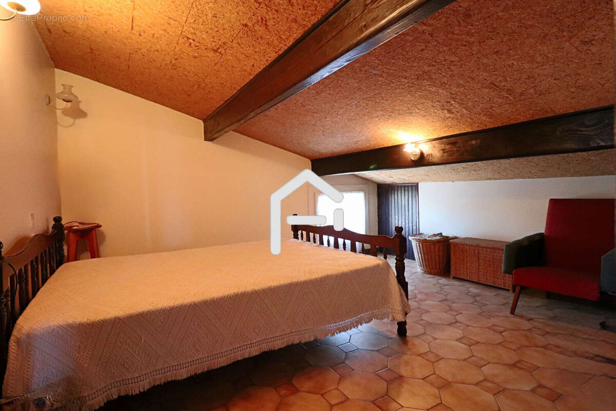 Maison à SAINT-CHAMAS