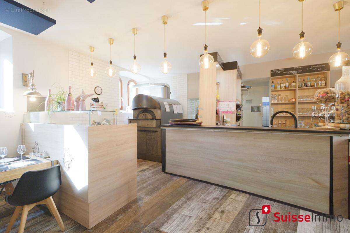 Murs  + appartement T5 (+ possibilité fonds restaurant + Licence 4) - photo 3
