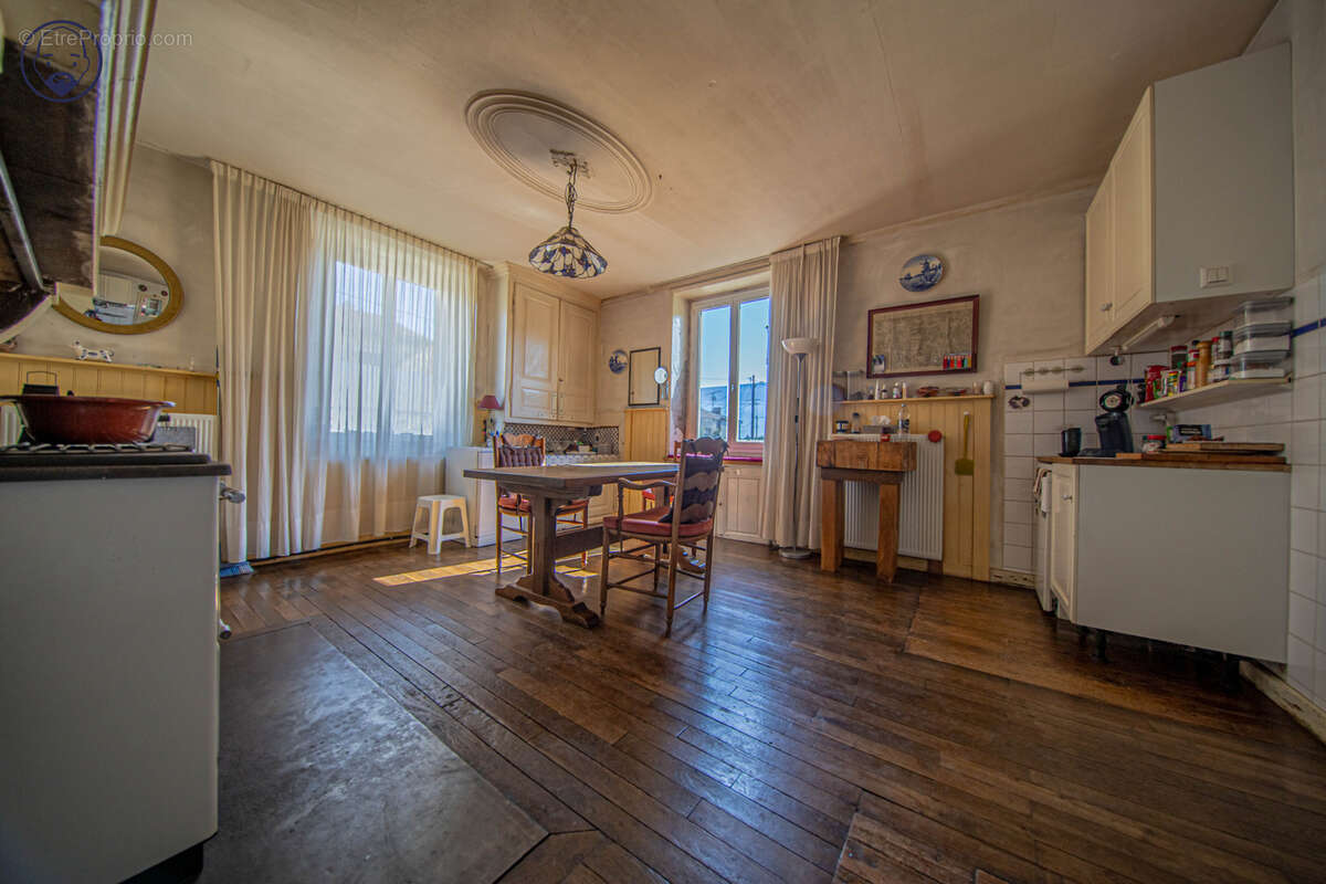 Maison de charme de 165 m2 avec dépendances - photo 9