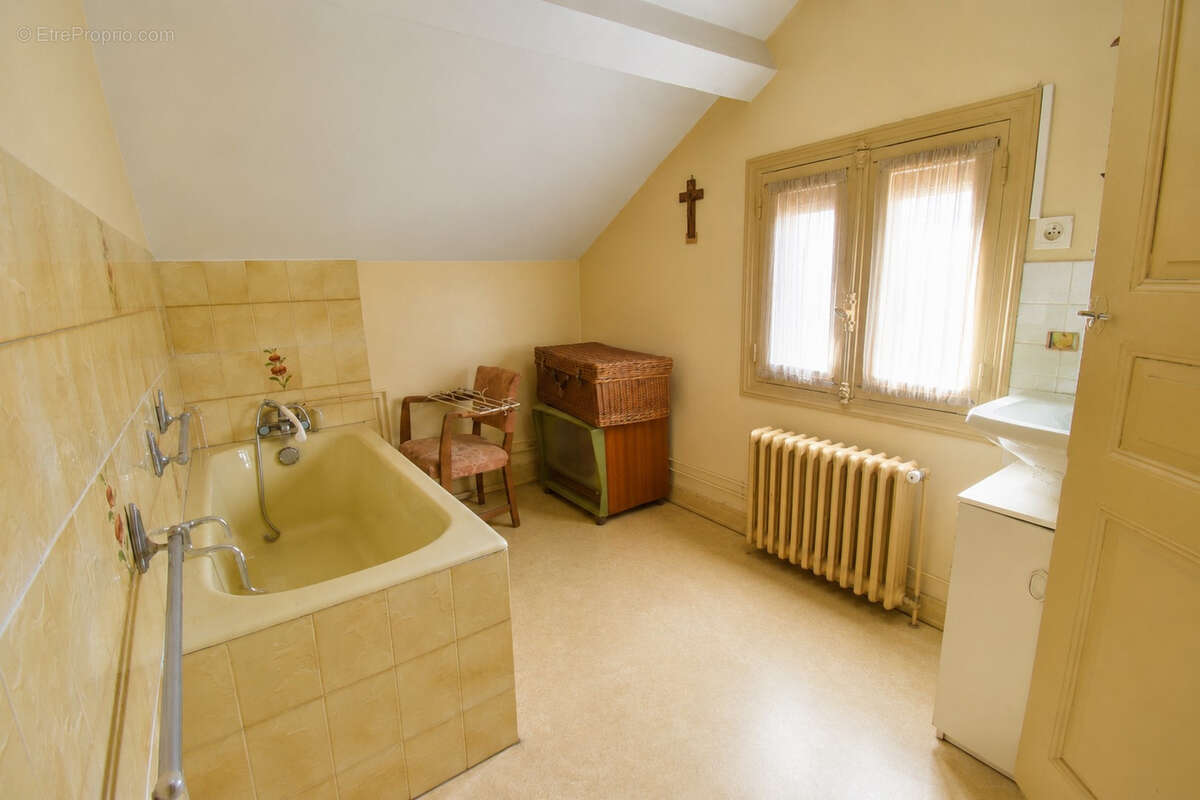 Maison de caractère à proximité du centre - photo 6