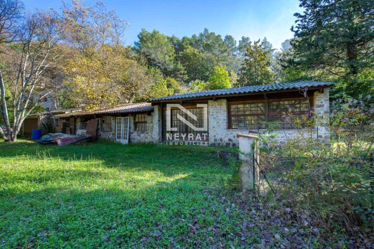 Tourrettes - basrtides - piscine - riviere - source - 17.000m² de terrain - photo 4