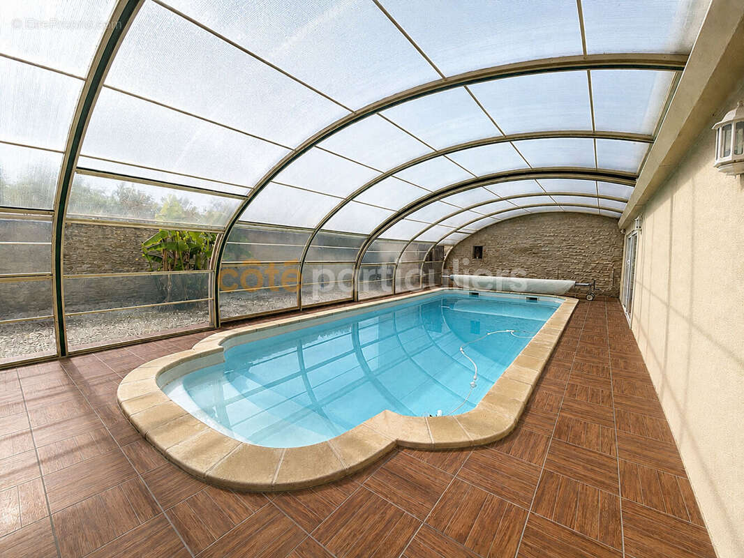 Maison familiale de 210 m² avec piscine à Saint-Michel-En-L'Herm - photo 2