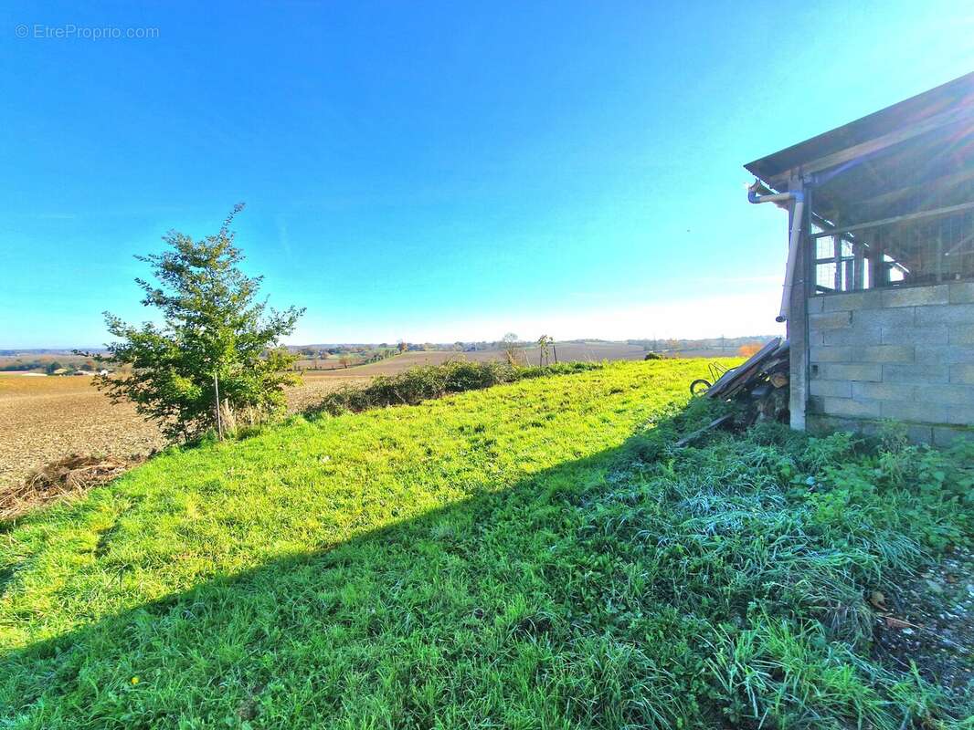 Ferme en pierre avec granges à rénover, piscine et VUE - proche d'Eymet ! - photo 18
