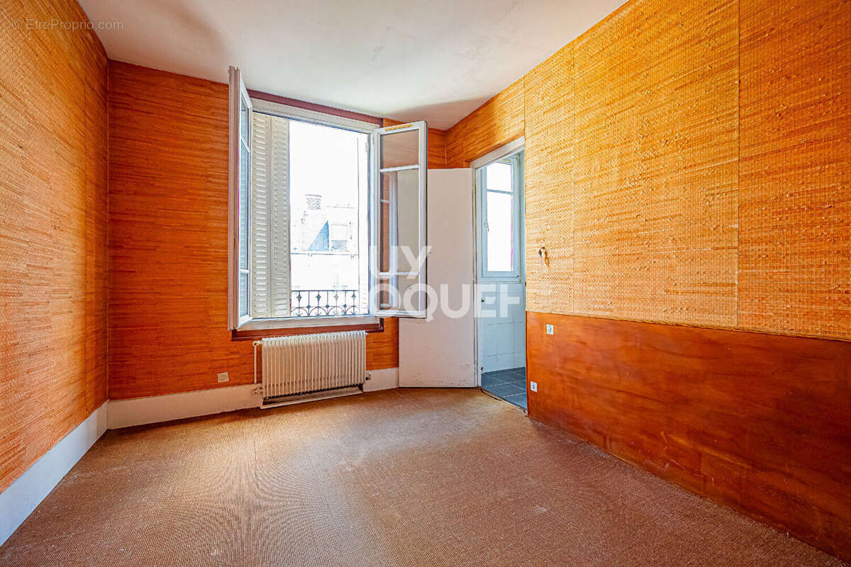 3 pièces 2 chambres / Dernier étage - Ascenseur / Calme / Lumineux / Charme de l'ancien - photo 3