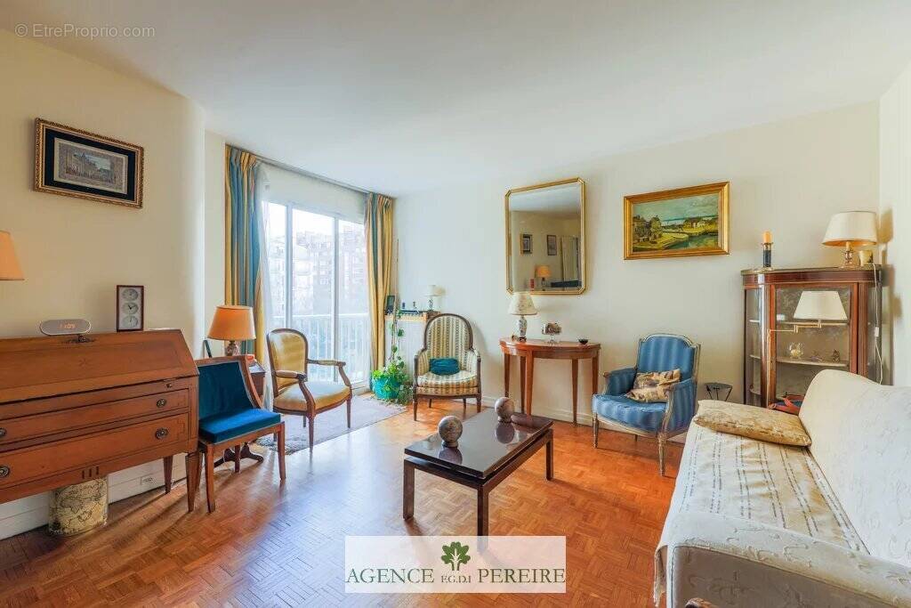 Appartement à PARIS-17E