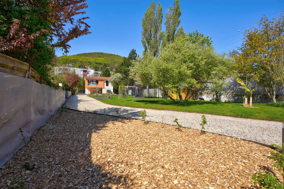 Maison à COUZON-AU-MONT-D'OR