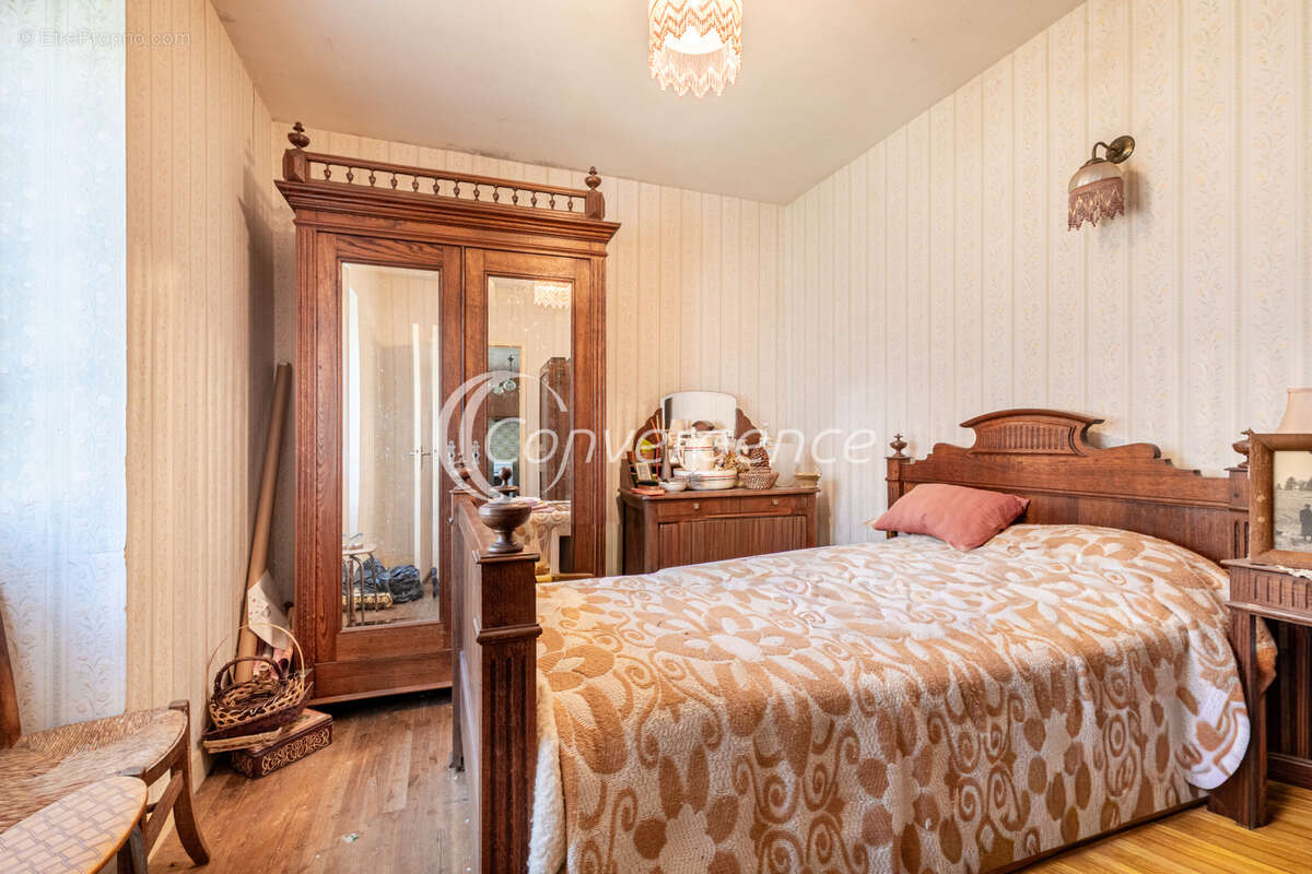 Maison à SAINT-PRIEST-LIGOURE