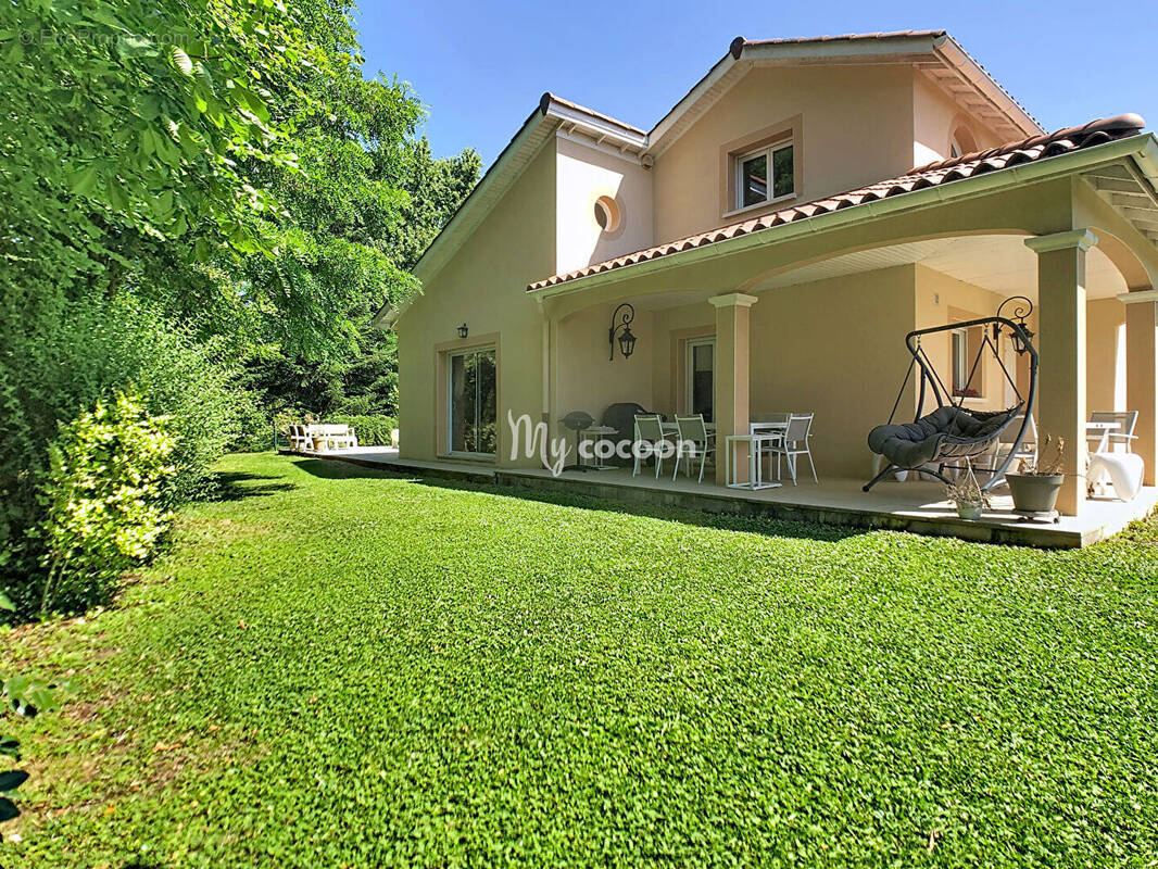 Maison - T6 - 138 m² - photo 1