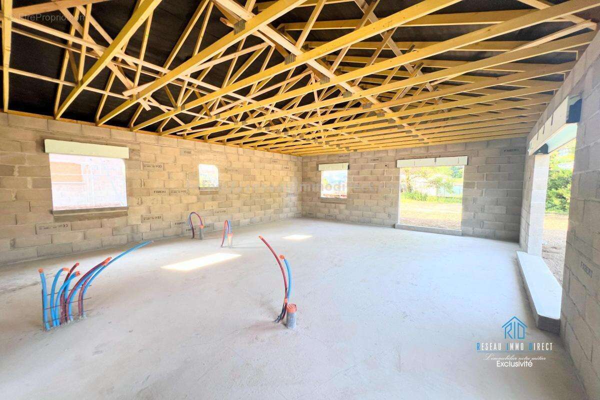 Maison à SAINT-SIMEON-DE-BRESSIEUX