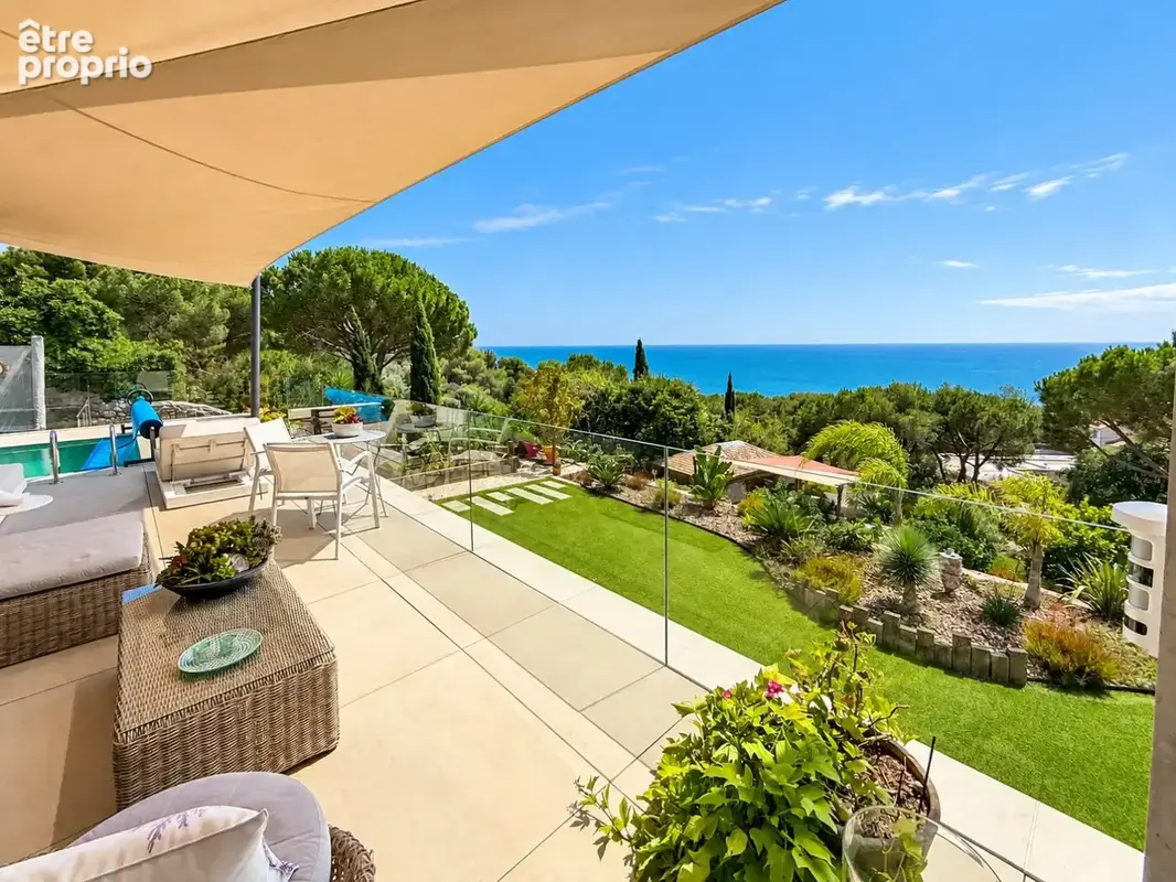 Saint-Clair Sud  Villa contemporaine d'exception avec piscine, jacuzzi et panorama spectaculaire sur la Méditerranée. - photo 11