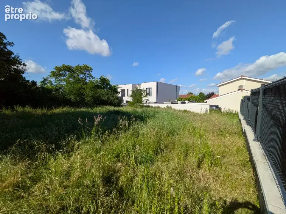 Terrain 500 m² à Decines-Charpieu  - photo 2