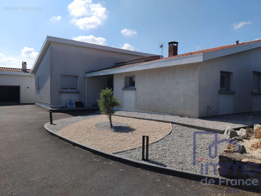 Maison 156 m² à Veauche  - photo 3
