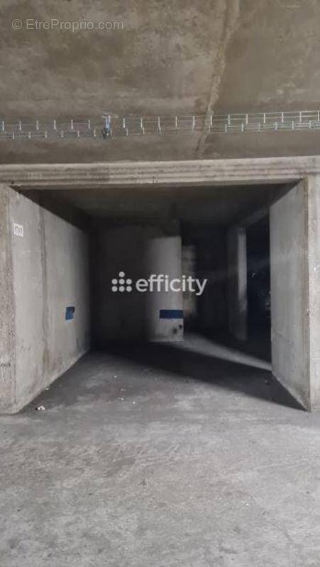 Parking à PARIS-15E