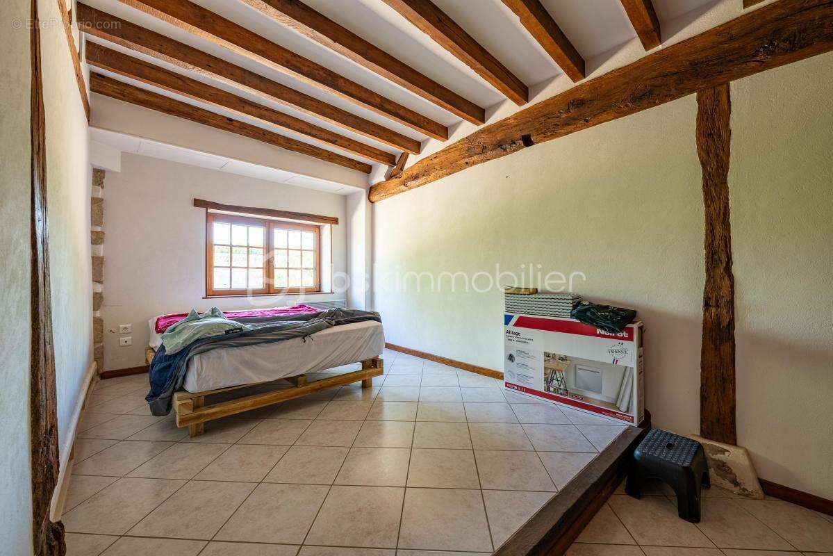Très belle longère composée de ses 4 chambres et de sa dépendance ! - photo 8