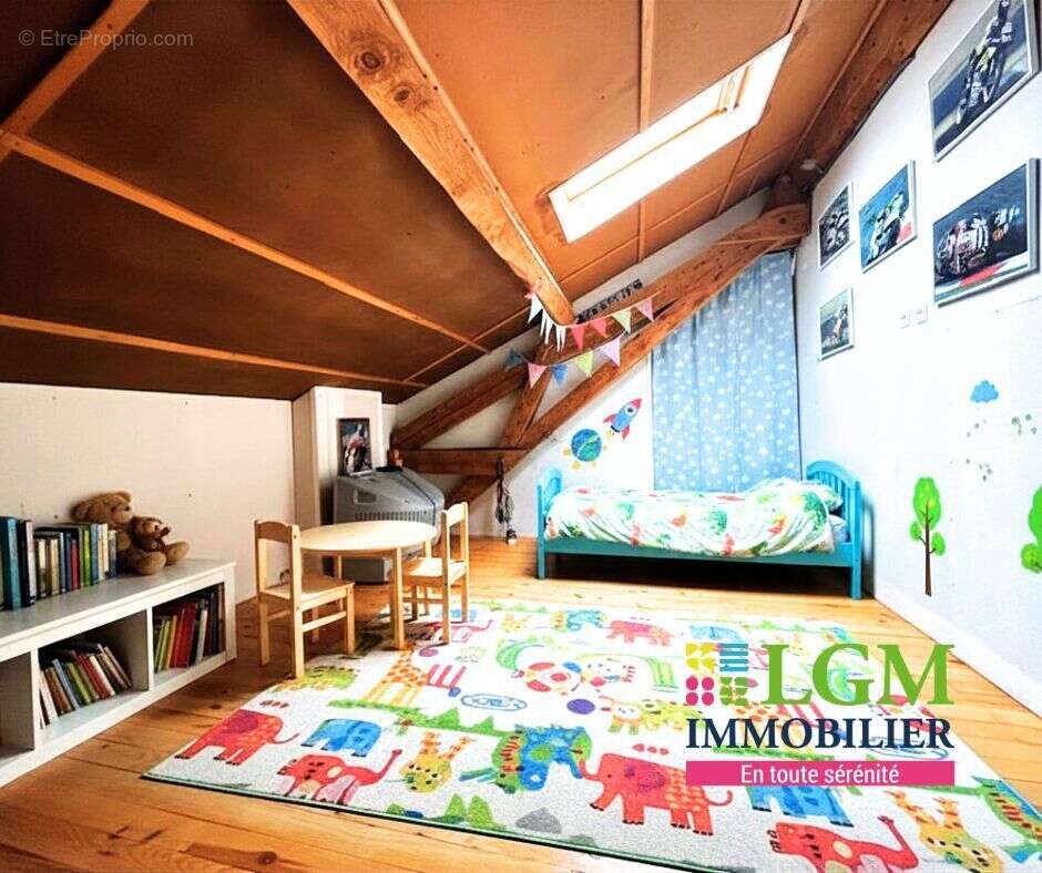 Maison à VIC-LE-COMTE