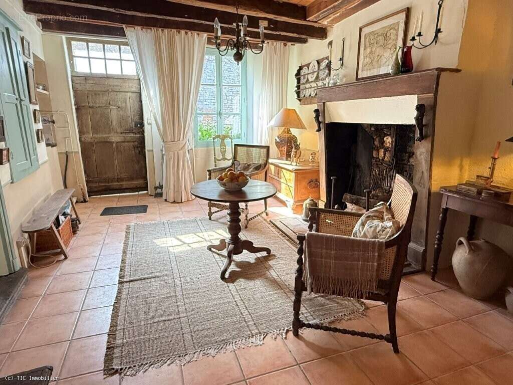 Maison à CHAMPAGNE-MOUTON