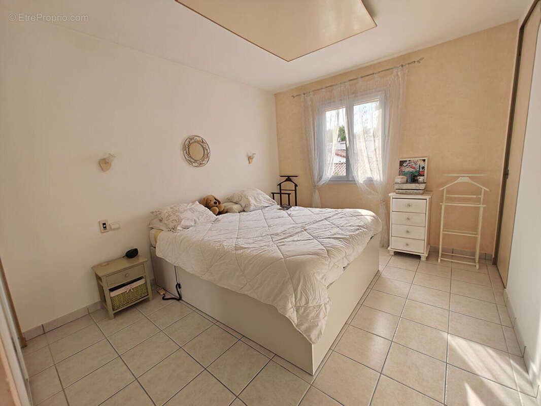 Maison Toulon Est  4 pièce(s) 115 M2  sur  terrain avec piscine et stationnement. - photo 9